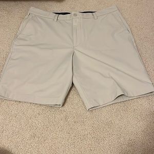 mens vinyard vines short